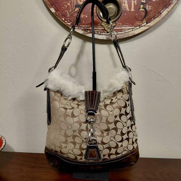 Coach Signature Soho Fur Trim Hobo Bag Style No. F052-8K48 Vintage Y2K